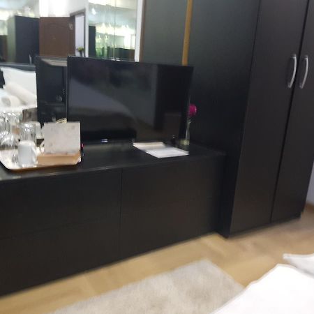 Mirrors Room Mega Mall National Arena Bukarest Kültér fotó